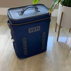 NWOT - Yeti Backflip 24 Navy and Grey